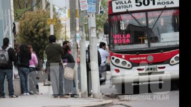 Resignados, los pasajeros aceptan otro golpe al bolsillo..