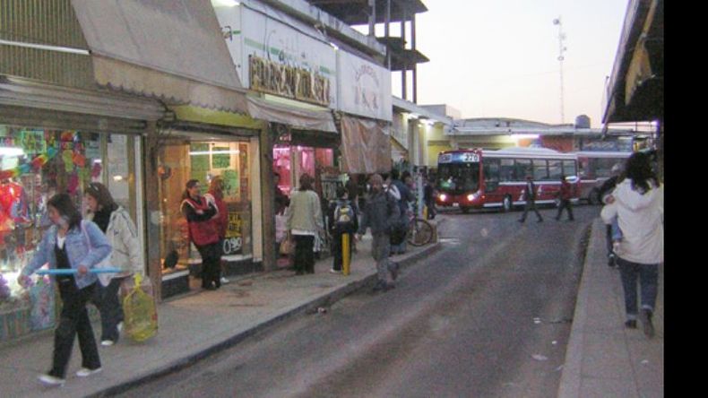 La terminal de colectivos se convierte en un lugar hostil de madrugada..