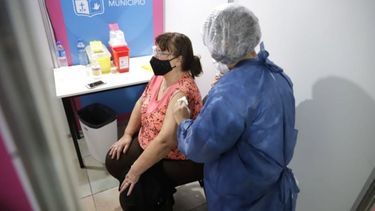 PINCHADO. En Pilar, ya fueron vacunadas casi 50.000 personas..