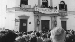 TESTIMONIO FOTOGRÁFICO. Las banderas en repudio a Colombo, en el Municipio tomado (archivo José Domenech)..