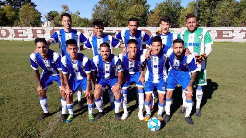 EQUIPO. La formación de Deportivo Metalúrgico, que el domingo jugó en su predio de Alberti. (Foto Mario Cacerez)..
