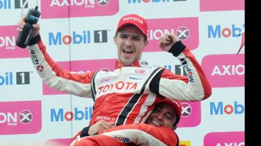 FELICIDAD. Milla levanta al ganador Rossi, tras un gran domingo en Rosario..