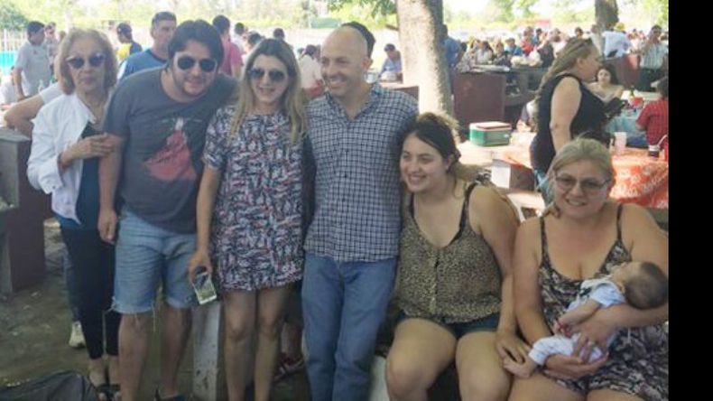 FERIADO. El intendente electo, Nicolás Ducoté, con los municipales en Fátima..