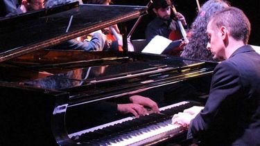 EL HOMBRE DEL PIANO. Vucetich, en el tramo que tocó con el Ensamble 440. .