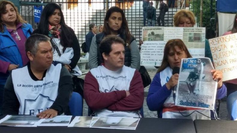 DENUNCIA. Los sindicalistas, ayer, enarbolaron el caso local..