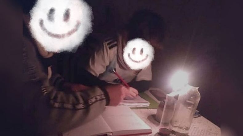 Cinco horas sin luz el domingo, del jueves para el viernes se fue también 13 horas la luz. Se fue el 5/08, el 06/8, el 28/07, el 27/07... Se fue la luz hasta 25 horas, y así puedo seguir... Su Cabel / @SuCabel13..