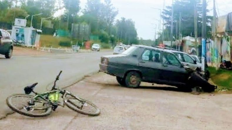 El ciclista tuvo que ser trasladado al hospital Sanguinetti. Foto @juancaimpacto.