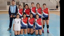 CAMPEONAS. Las Cadetes de la Escuela Municipal superaron 25-11 y 25-7 a Campana..