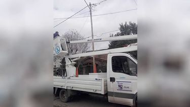 Villa Verde en reparación. Gracias a los reclamos realizados por nuestros vecinos, la Municipalidad del Pilar sigue con el arreglo de luminarias y el zanjeo en las calles del barrio. Foro Vecinal Villa Verde..