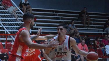 ATAQUE. Franco Smaniotti aportó 10 puntos en Colón.