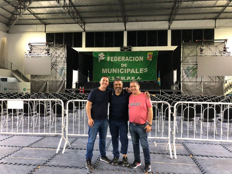 APOYO DE LOS MUNICIPALES. Bianchi, Bertinat y Miño llamaron a los empleados a votar por la reelección de Federico Achával.&nbsp;