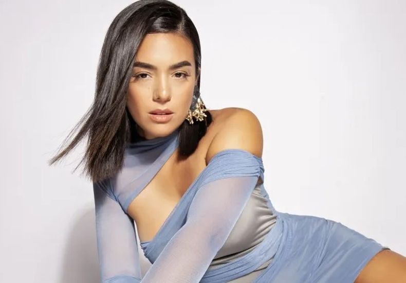 Ángela Leiva llega a Pilar a festejar sus 15 años de trayectoria.
