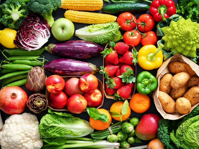 ¿Pelar o no pelar frutas y verduras? (miarevista.es)..webp