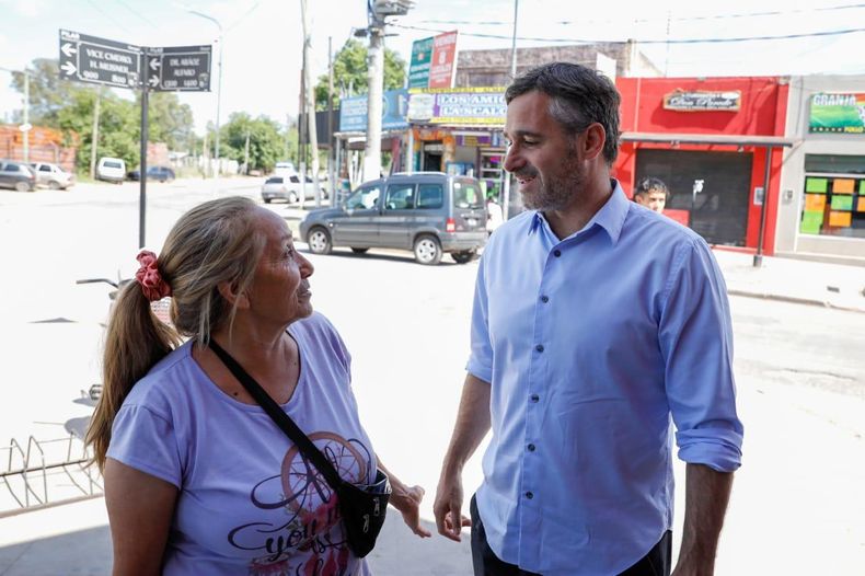 Achával les contó a los vecinos cómo será el nuevo Paseo Alfaro.