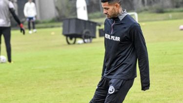 PELOTA. Darío Leguiza espera su oportunidad de quedar en el once inicial.