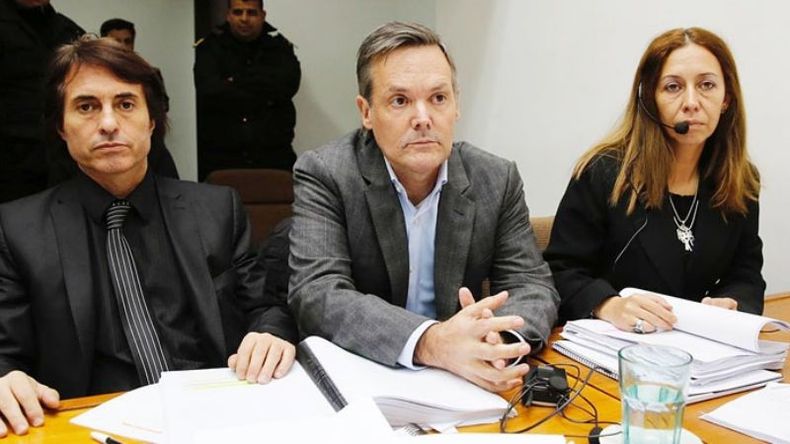 La mayoría de los miembros del jurado en el juicio, quedó impactado por las fotos de las 74 puñaladas que recibió la víctima y que fueron exhibidas en el debate, mientras que Fernando Farré las observaba con naturalidad..
