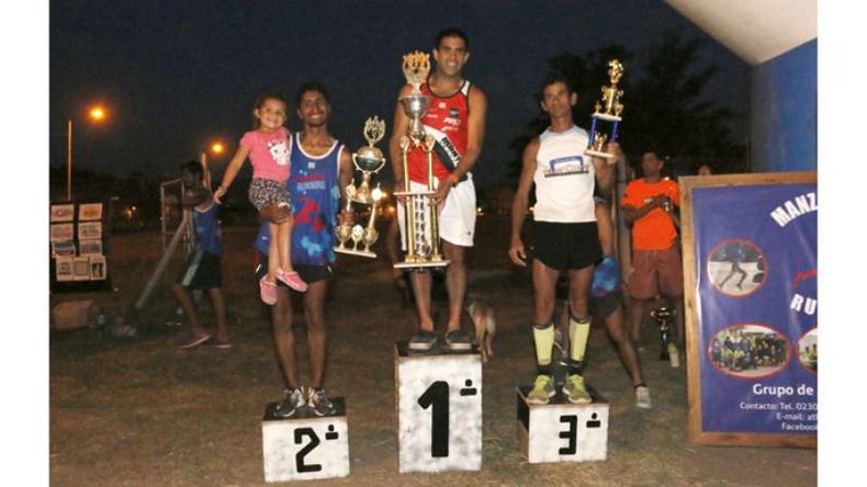8K VARONES. Posdeley, Almeida y Aquino y sus trofeos..