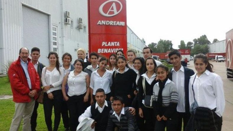 Visita de los alumnos de la Fundación Forge a la plante de Andreani, en 2016..