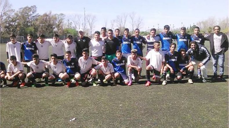 COMPETENCIA. Los chicos de Fortaleza juegan en la Liga Comunitaria de Pilar..