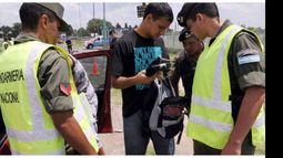 Vigilancia. Los gendarmes realizan operativos de control en las calles..