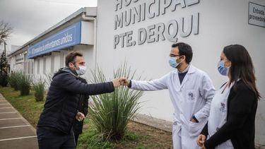 CUMPLEAÑOS. Achával visitó el hospital y destacó al personal de salud..