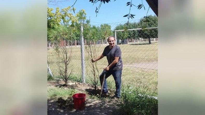PALA. El consejero escolar Fernando D’Auría, en el Jardín Nº15 de Pinazo. .