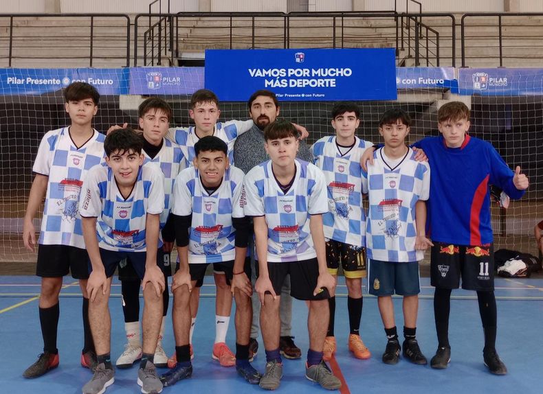 CAMPEONES. Los chicos de la Escuela Comunitaria de Astolfi ganadores de la Sub 14.