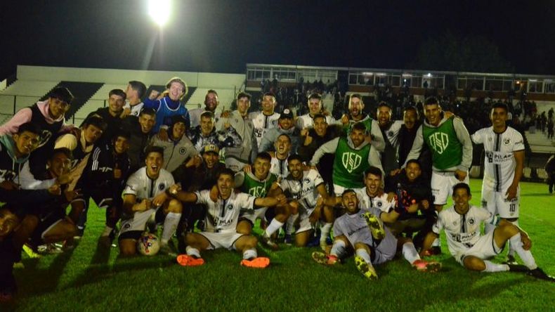 Locura monarca tras el final del partido. Foto: Fredy Caballero. .