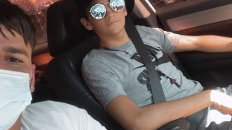 Francisco Machín (derecha) logró salir de un momento muy complicado..