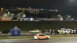 9años tenía Benjamín Díaz cuando, el domingo 24 de mayo, paseaba con amigos en la colectora de la Panamericana, a la altura del kilómetro. En un momento, el nene descendió por la lomada del parquizado y no alcanzó a frenar hasta entrar a la autopista, donde fue embestido por un automóvil Volkswagen Vento. Murió en el acto. 9años tenía Benjamín Díaz cuando, el domingo 24 de mayo, paseaba con amigos en la colectora de la Panamericana, a la altura del kilómetro. En un momento, el nene descendió por la lomada del parquizado y no alcanzó a frenar hasta entrar a la autopista, donde fue embestido por un automóvil Volkswagen Vento. Murió en el acto.