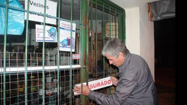 Anoche se labraron 18 actas y se clausuraron dos comercios por sacar basura..