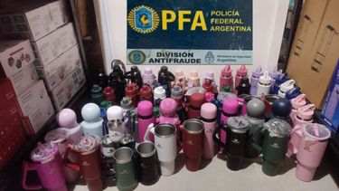 FALSIFICADOS. Entre los productos había termos, vasos, mates y botellas.
