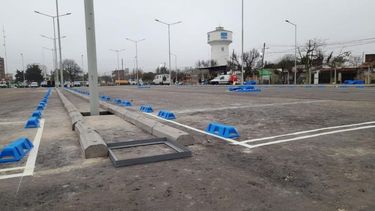 El estacionamiento tiene lugar para 400 autos. .