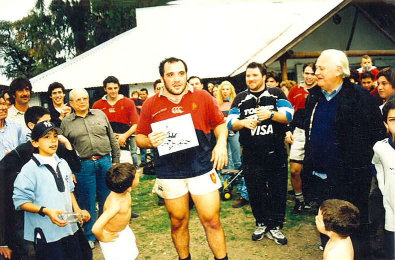 Rodrigo Roncero se despide de Deportiva Francesa para continuar su carrera en el Stade Fraçais parisino. Esa tarde de 2005 tuvo un papel heroico: entró en el segundo tiempo y con su actitud dio vuelta el clásico ante San Patricio.&nbsp;