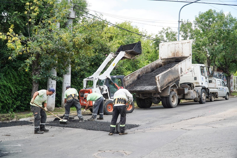 La calle V&iacute;ctor Vergani, una de las primeras en ser bacheadas por las cuadrillas municipales.