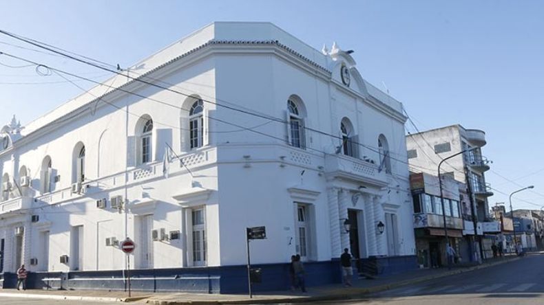 EXTRAS. Los funcionarios trabajan contrarreloj para terminar a tiempo..