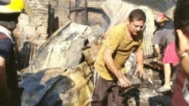 El incendio dejó sin pertenencias a los habitantes de la vivienda..