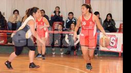 (FREDY CABALLERO). EN ACCIÓN. Jacqueline Falcon aportó 9 unidades en la noche del domingo..