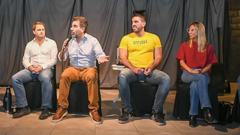 CABECERA. Cáceres se ubicó junto a Ritondo y fue oradora del acto..