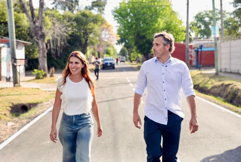 Federico Achával y Soledad Peralta en las calles asfaltadas de William Morris.