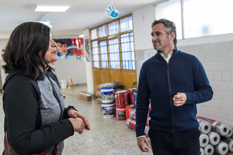 Federrico Achával recorrió las obras en la 22, de Derqui, una de las escuelas reparadas.