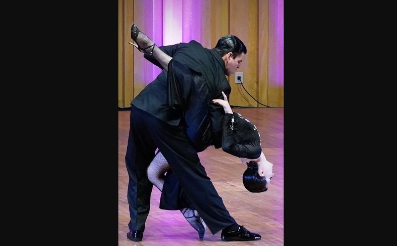 Añes Arredondo y Matteo Antonietti muestran su talento en el Mundial de Tango 2025.