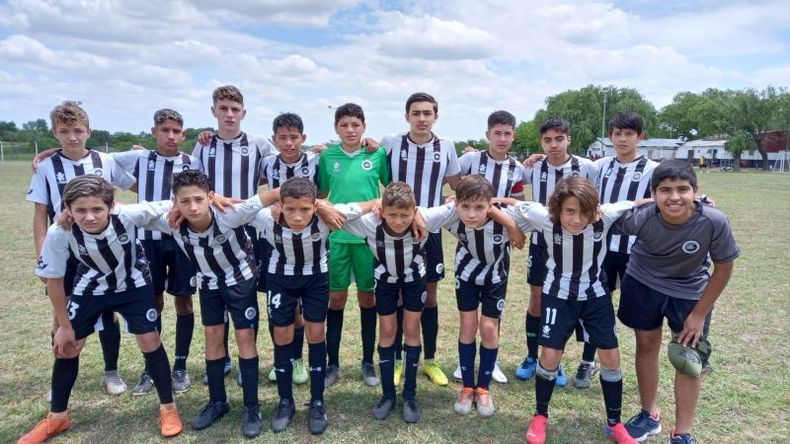 VICTORIA. Los chicos de la 2008 del Monarca, que se quedaron con el subcampeonato..