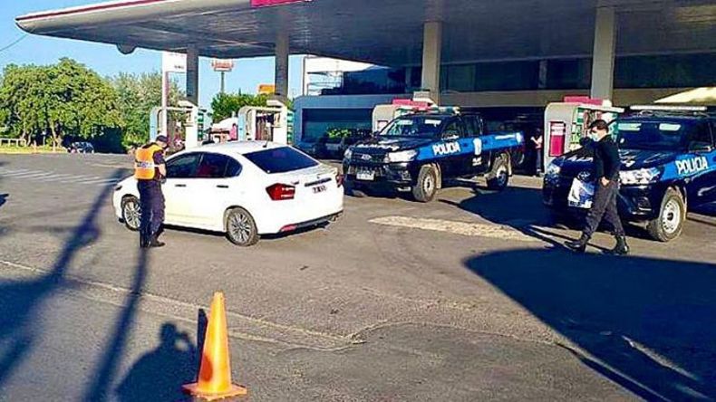 EN LA CALLE. Los móviles ya comienzan a recorrer el distrito..