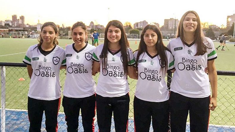 Algunas chicas de Real, en la presentación en Ferro..