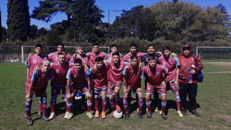 GOLEADA. El Tablón estrenó camiseta y fue con una categórica victoria..