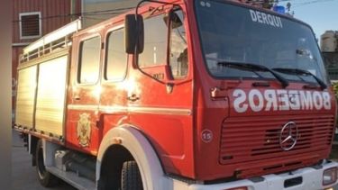Intervinieron dos dotaciones de bomberos de Presidente Derqui para sofocar el incendio.&nbsp;