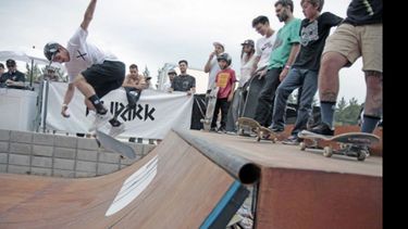 MINI RAMP. Los riders, durante la demostración..
