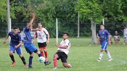 Epígrafe: LUCHADO. Sportivo y Unión repartieron puntos, el domingo, en Derqui..