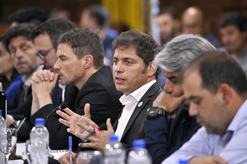 Axel Kicillof recibi&oacute; en la gobernaci&oacute;n a los representantes del comercio.